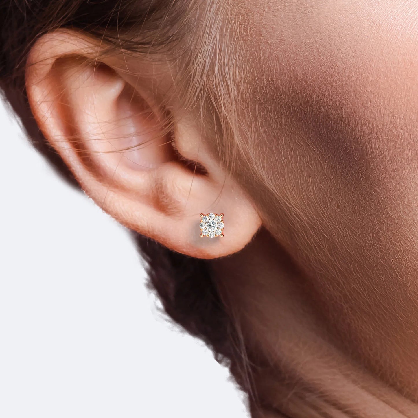 Suokko Timanttikorut -timanttikorvakorut rosakultaa, jossa istutettuna 18 timanttia. Tuotekoodi KE05464DM50