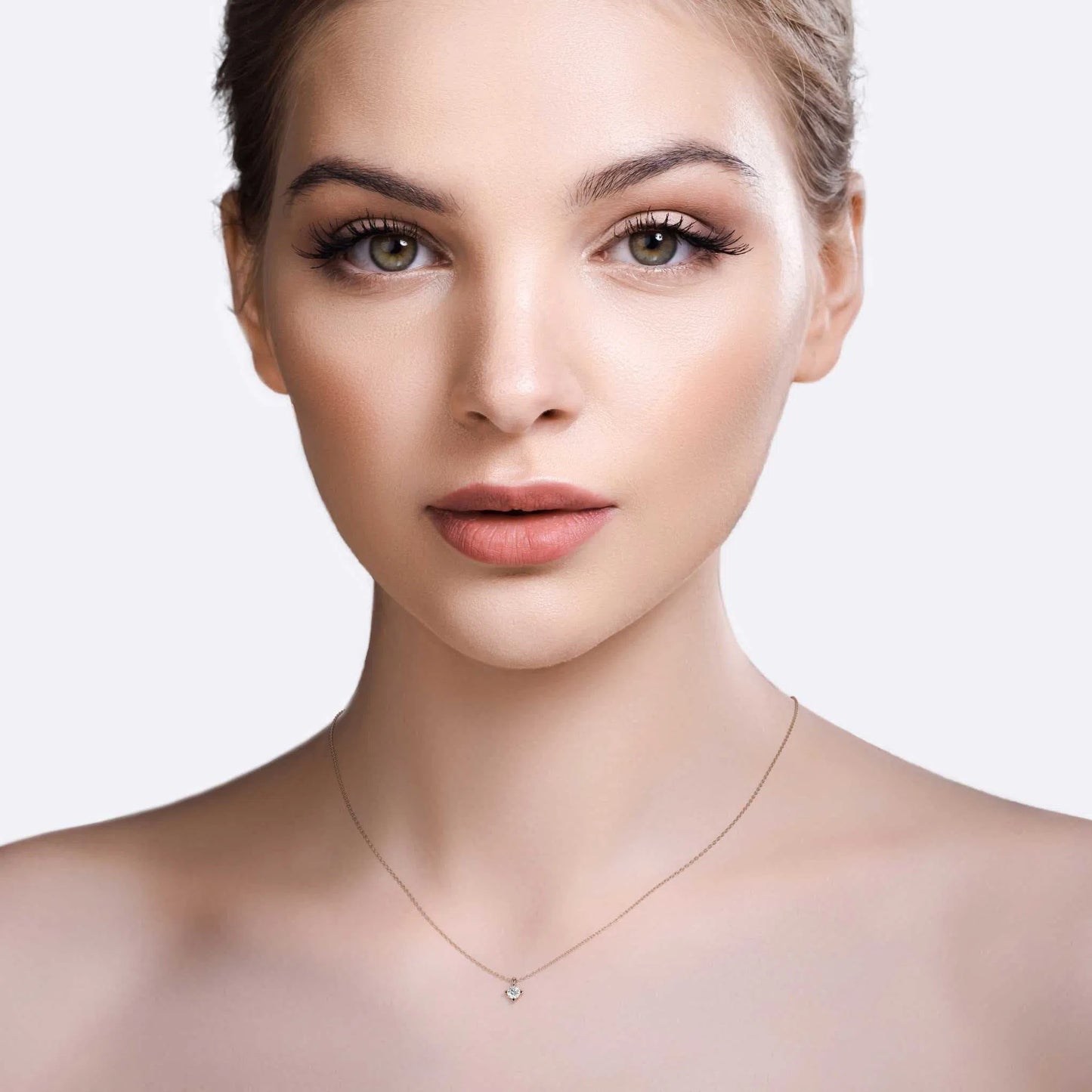 Suokko Timanttikorut -riipus rosakultaa, jossa istutettuna yksi timantti. Tuotekoodi KP05027A2