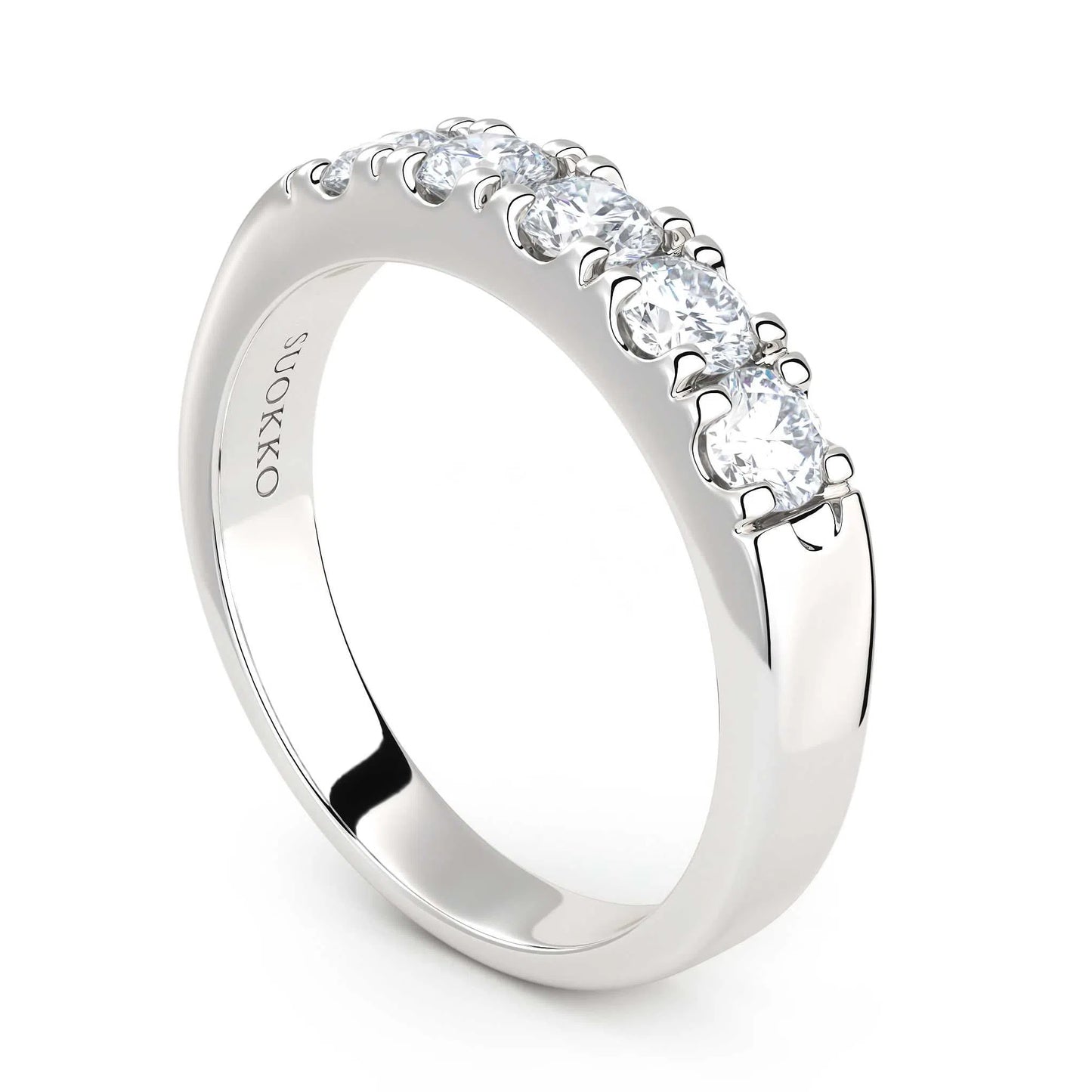 Suokko Timanttikorut -timanttisormus valkokultaa, jossa istutettuna 5 timanttia. Tuotekoodi KR09173
