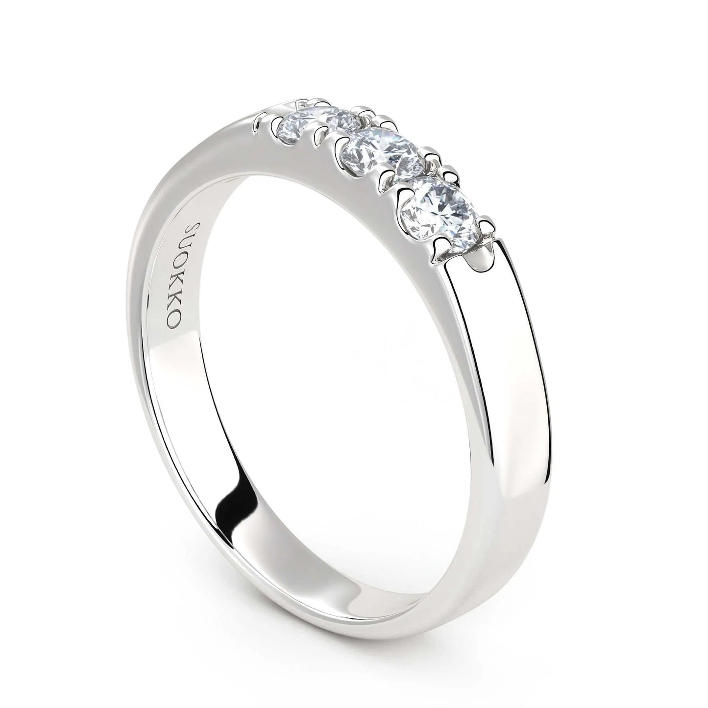 Suokko Timanttikorut -timanttisormus valkokultaa, jossa istutettuna 3 timanttia. Tuotekoodi KR10382BR10