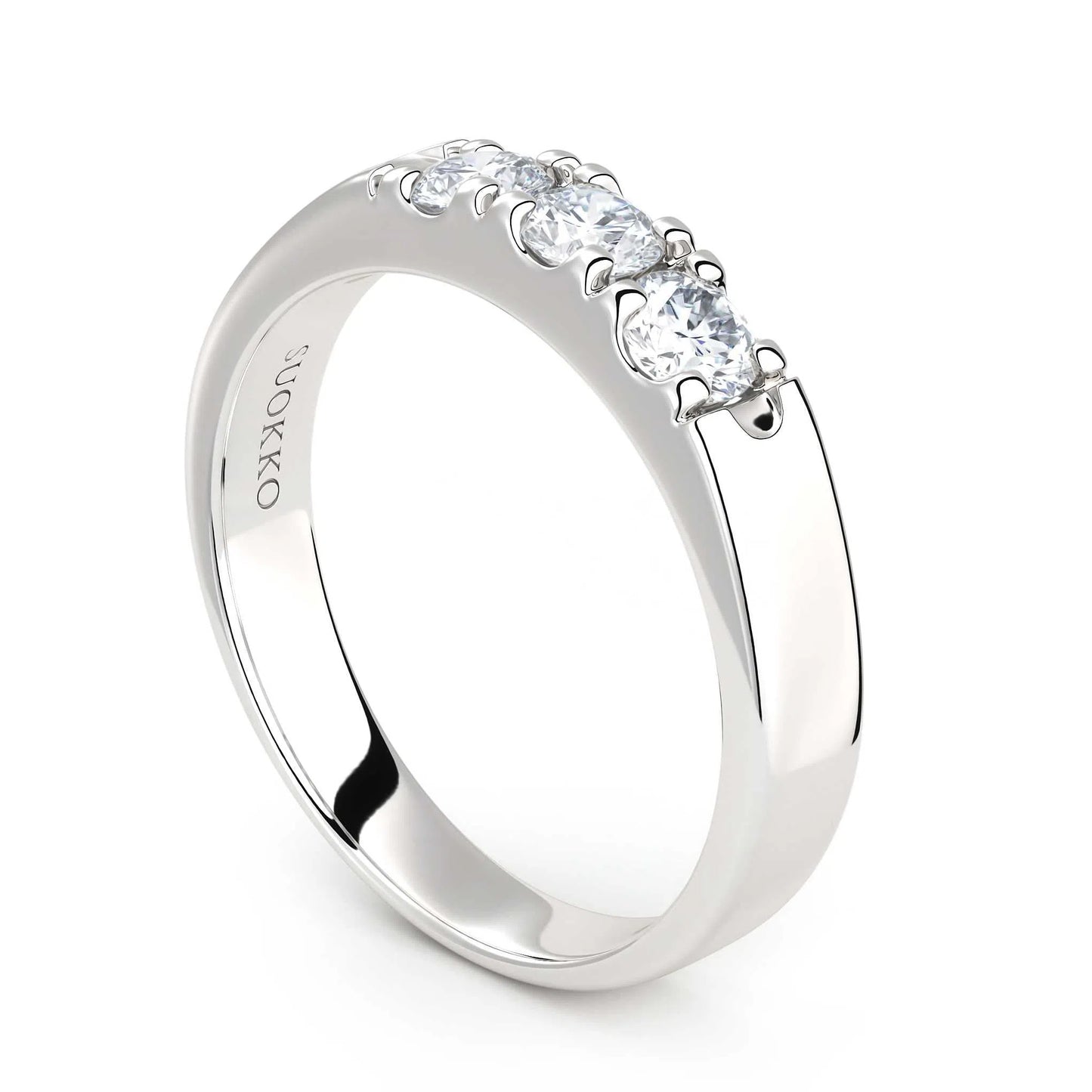 Suokko Timanttikorut -timanttisormus valkokultaa, jossa istutettuna 3 timanttia. Tuotekoodi KR10382BR15