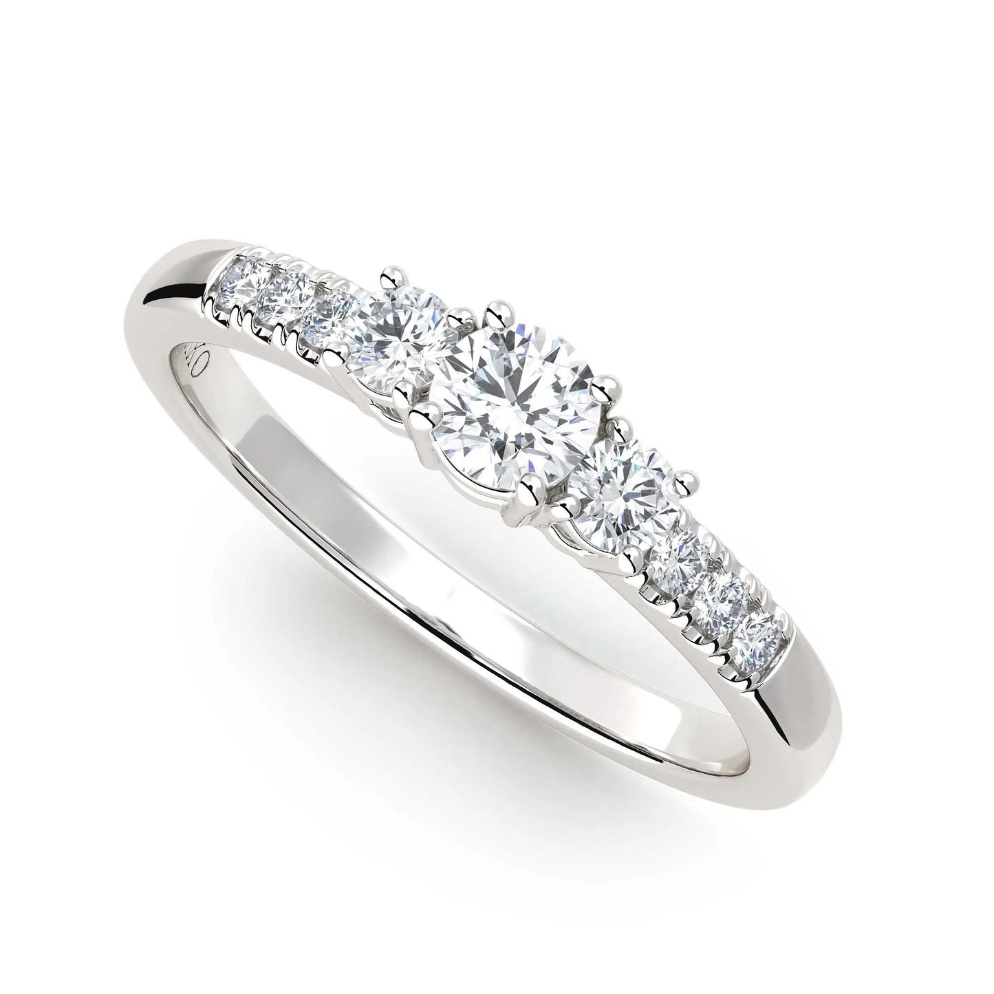 Suokko Timanttikorut -timanttisormus valkokultaa, jossa istutettuna 9 timanttia. Tuotekoodi KR14459BR20