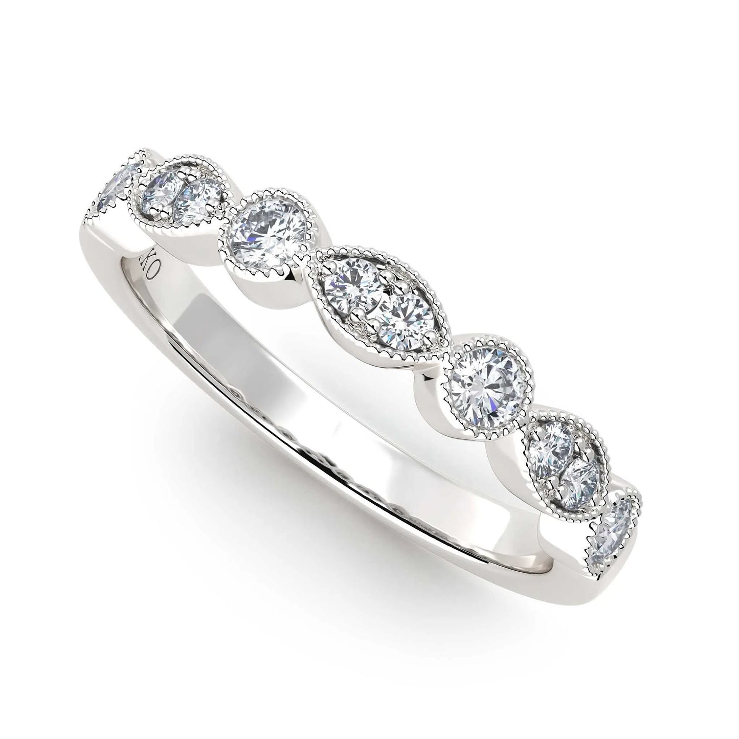 Suokko Timanttikorut -timanttisormus valkokultaa, jossa istutettuna 10 timanttia. Tuotekoodi KR17040A2