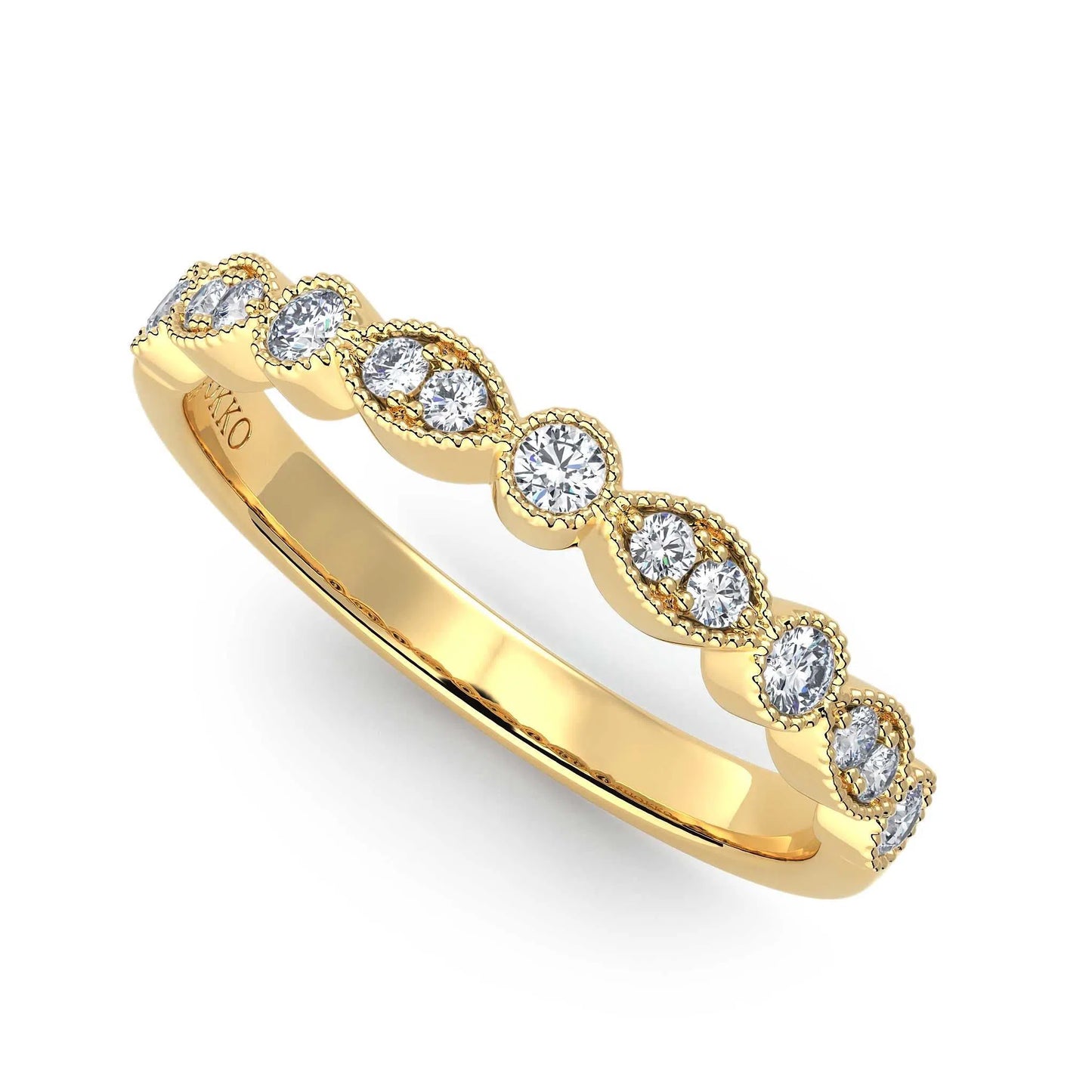 Suokko Timanttikorut -timanttisormus keltakultaa, jossa istutettuna 13 timanttia. Tuotekoodi KR17040A