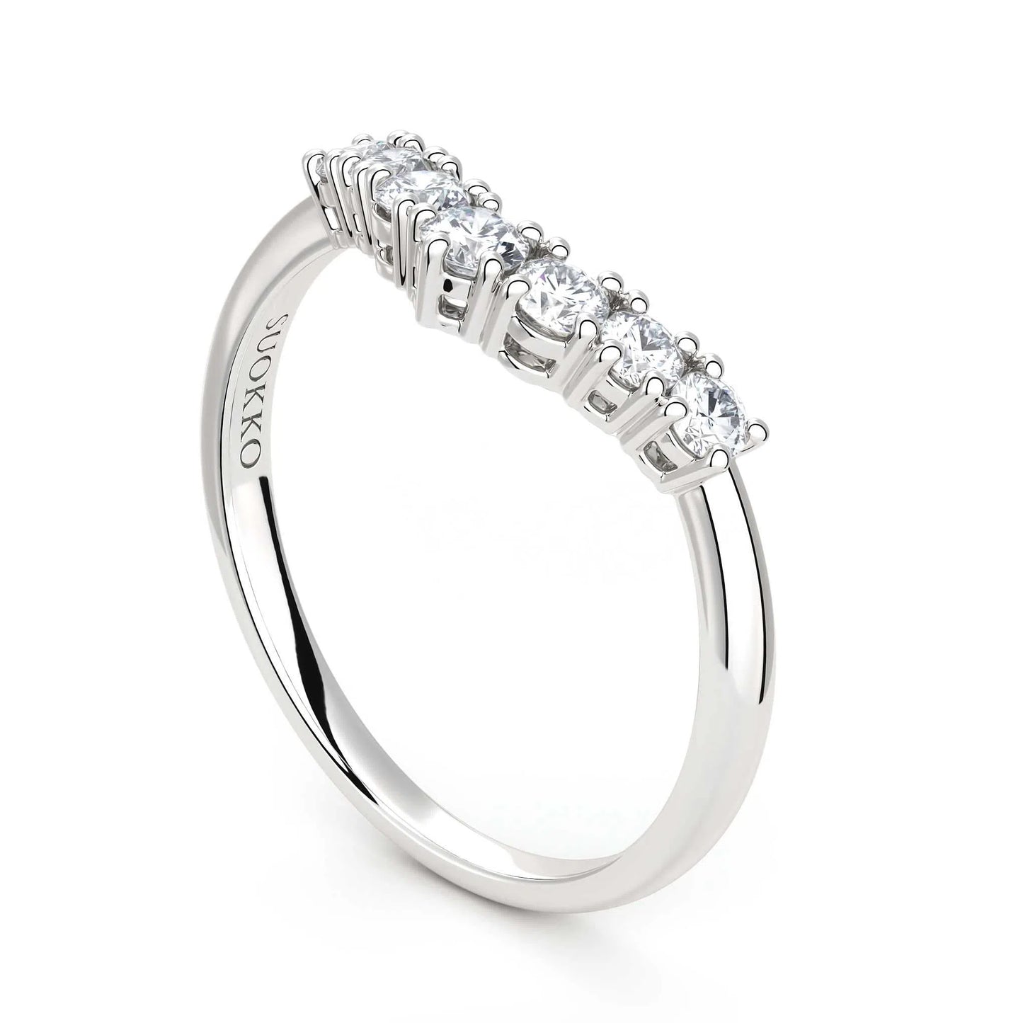 Suokko Timanttikorut -timanttisormus valkokultaa, jossa istutettuna 7 timanttia. Tuotekoodi KR18131B80A