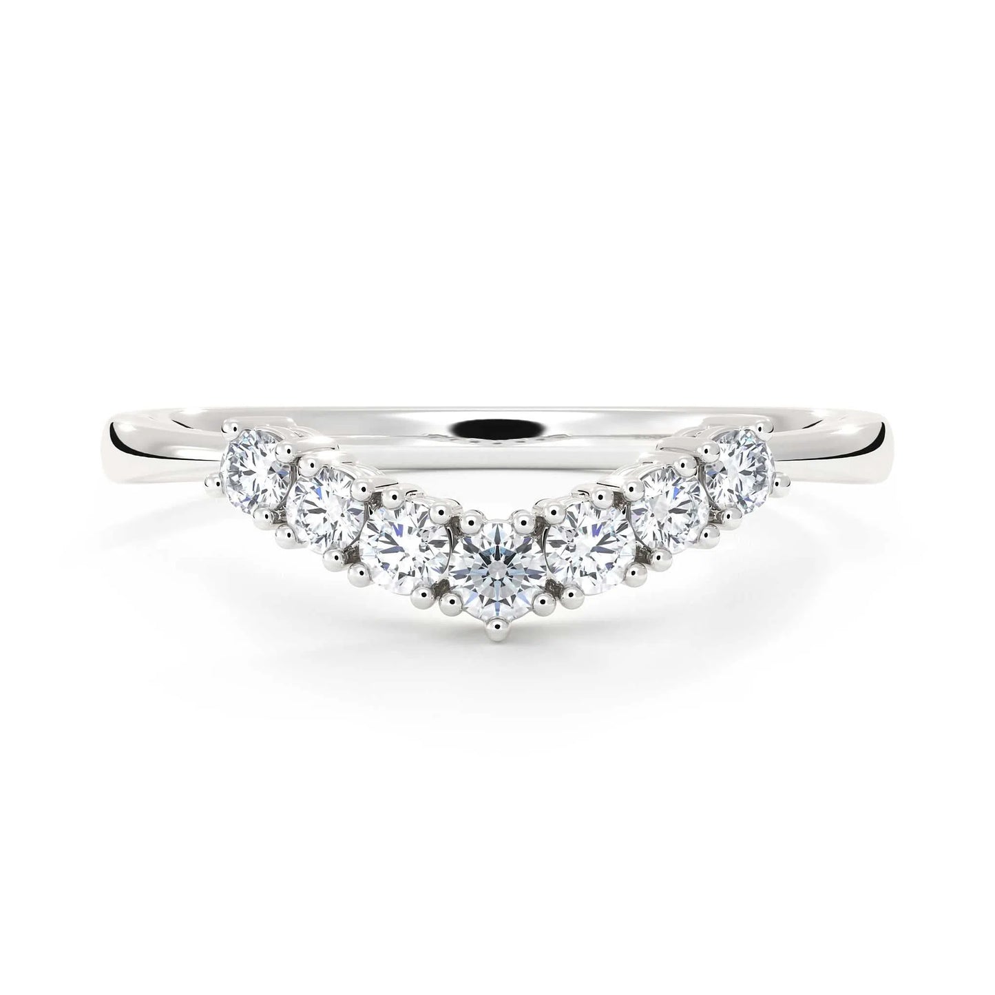 Suokko Timanttikorut -timanttisormus valkokultaa, jossa istutettuna 7 timanttia. Tuotekoodi KR18131B80