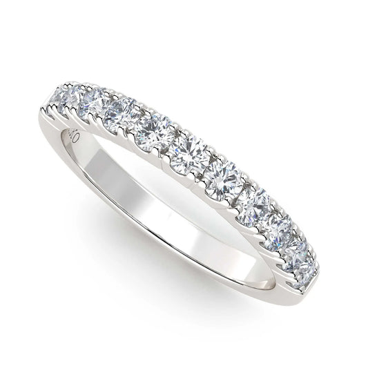 Suokko Timanttikorut -timanttisormus valkokultaa, jossa istutettuna 11 timanttia. Tuotekoodi KR18132B65