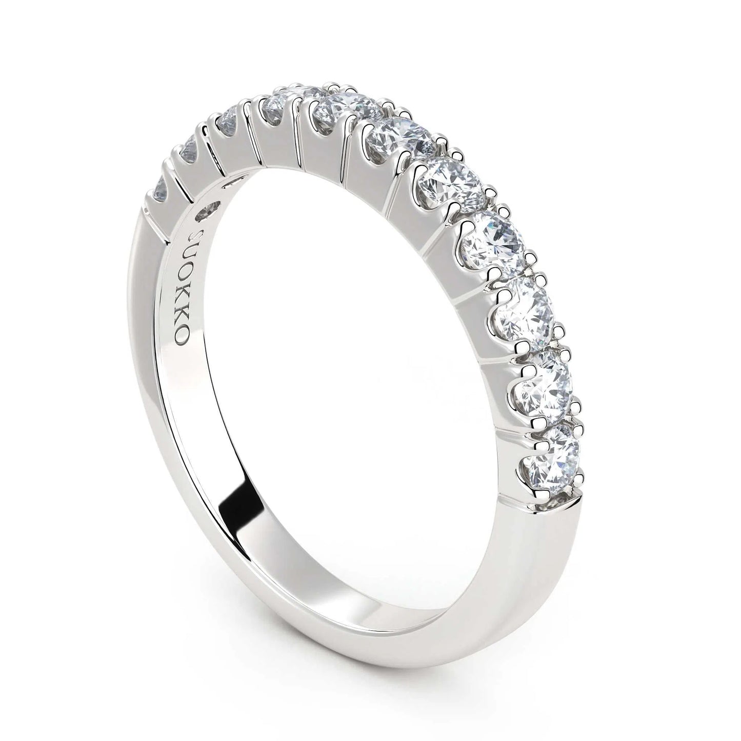 Suokko Timanttikorut -timanttisormus valkokultaa, jossa istutettuna 11 timanttia. Tuotekoodi KR18132B65