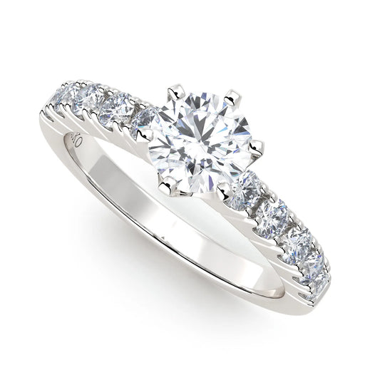 Suokko Timanttikorut -timanttisormus valkokultaa, jossa istutettuna 11 timanttia. Tuotekoodi KR18132BR65