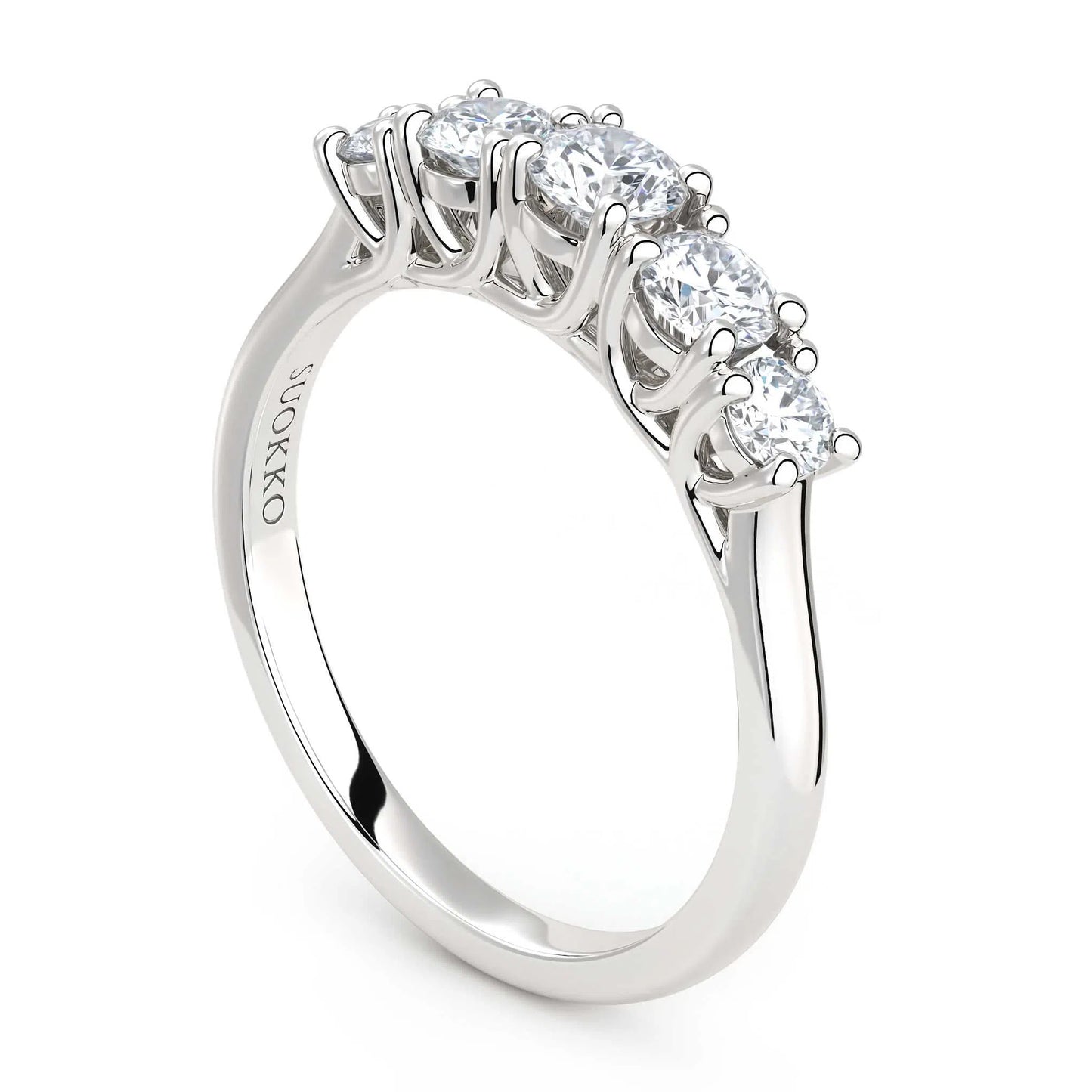 Suokko Timanttikorut -timanttisormus valkokultaa, jossa istutettuna 5 timanttia. Tuotekoodi KR18445BR20