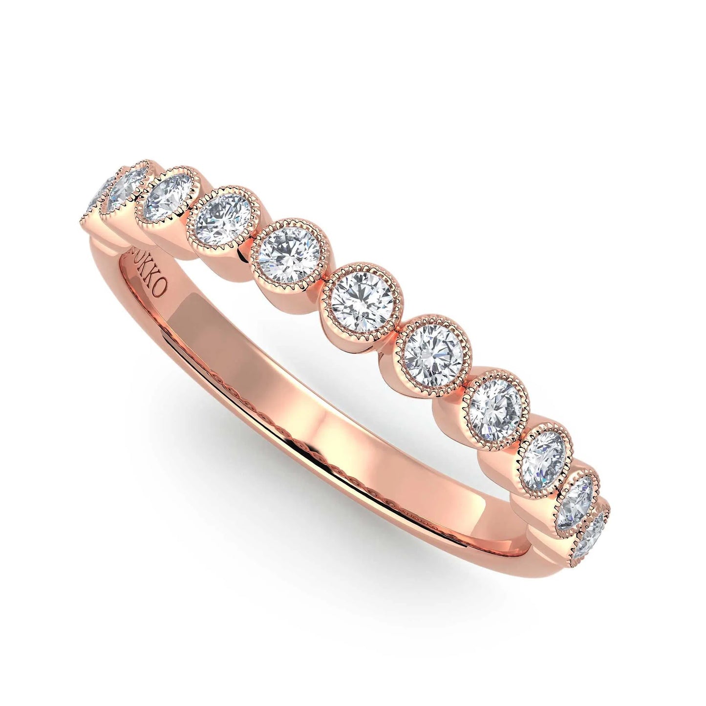 Suokko Timanttikorut -timanttisormus rosakultaa, jossa istutettuna 11 timanttia. Tuotekoodi KR18473