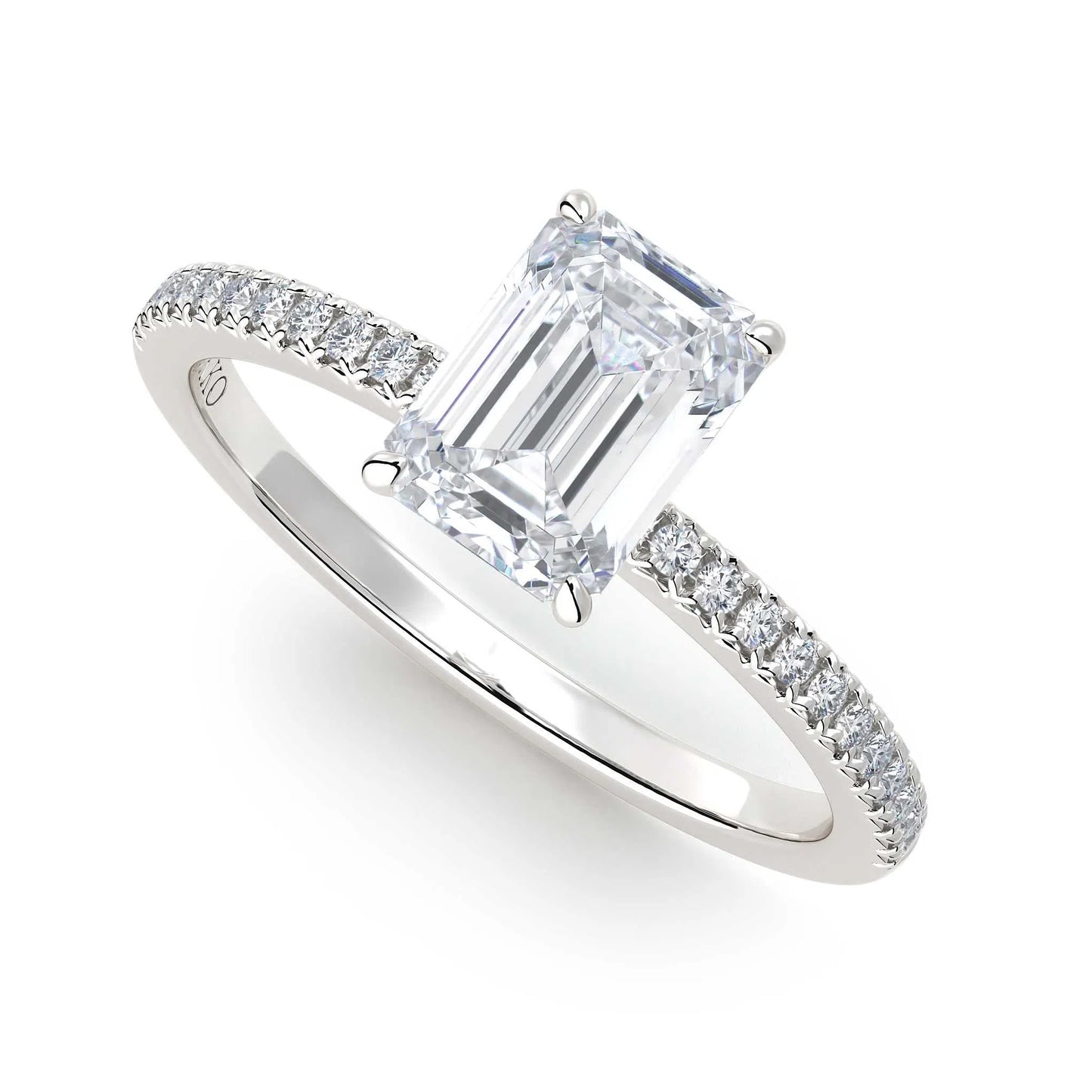 Suokko Timanttikorut -timanttisormus valkokultaa, jossa istutettuna 25 timanttia. Tuotekoodi KR19037EC100