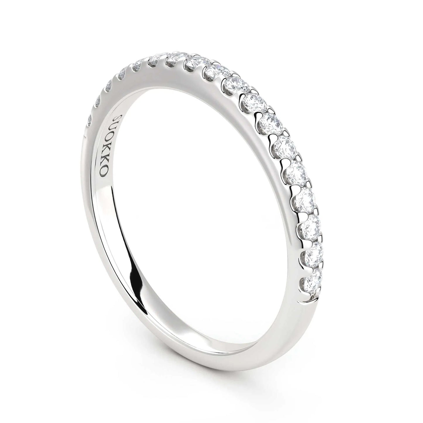 Suokko Timanttikorut -timanttisormus valkokultaa, jossa istutettuna 18 timanttia. Tuotekoodi KR19389B