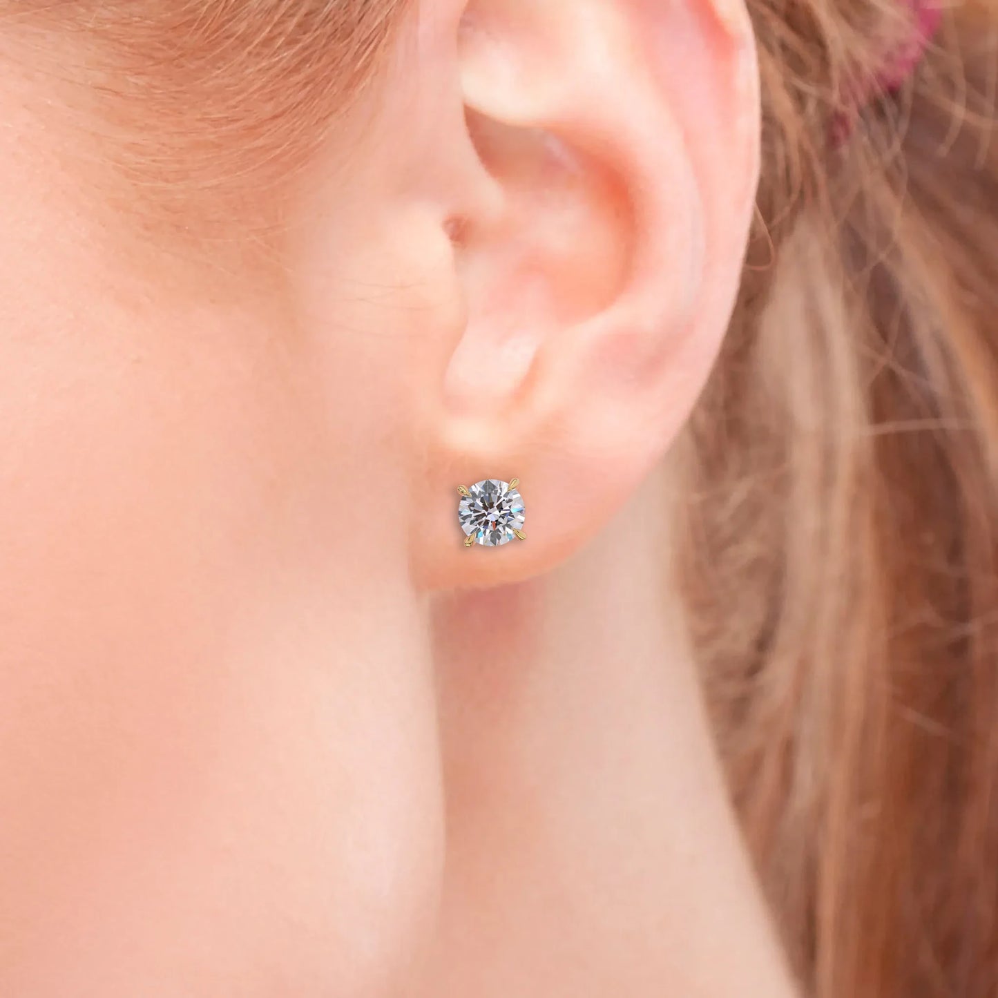 Suokko Timanttikorut -korvakorut keltakultaa, joissa istutettuna 2 timanttia. Tuotekoodi SE082BR40