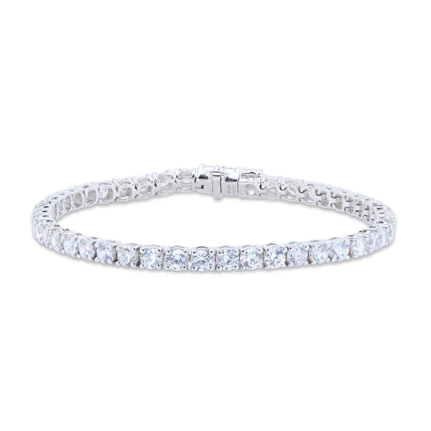 Suokko Timanttikorut -rannekoru valkokultaa, jossa istutettuna alkaen 43 timanttia. Tuotekoodi ST304