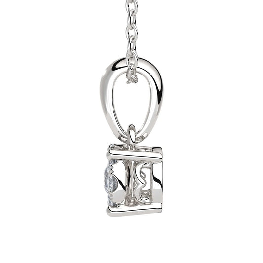 Suokko Timanttikorut -riipus valkokultaa, jossa istutettuna 9 timanttia. Tuotekoodi KP04868DM50