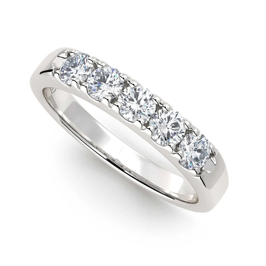 Suokko Timanttikorut -timanttisormus valkokultaa, jossa istutettuna 5 timanttia. Tuotekoodi KR09148