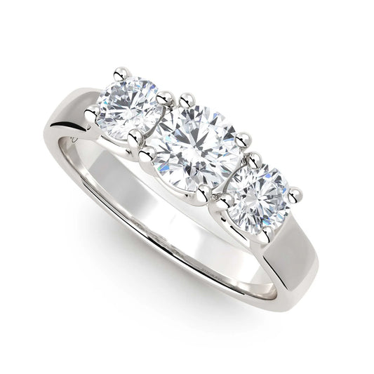 Suokko Timanttikorut -timanttisormus valkokultaa, jossa istutettuna 3 timanttia. Tuotekoodi KR09157BR45