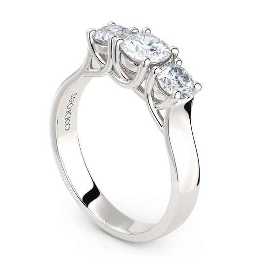 Suokko Timanttikorut -timanttisormus valkokultaa, jossa istutettuna 3 timanttia. Tuotekoodi KR09157BR45