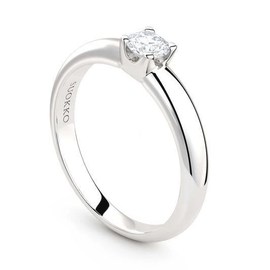 Suokko Timanttikorut -timanttisormus valkokultaa, jossa istutettuna yksi timantti. Tuotekoodi KR09165BR23