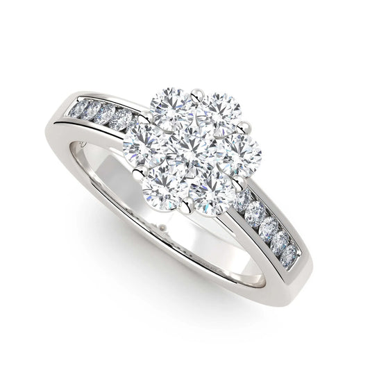 Suokko Timanttikorut -timanttisormus valkokultaa, jossa istutettuna 17 timanttia. Tuotekoodi KR10268