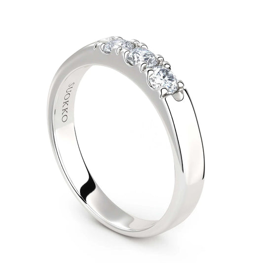 Suokko Timanttikorut -timanttisormus valkokultaa, jossa istutettuna 3 timanttia. Tuotekoodi KR10382BR10