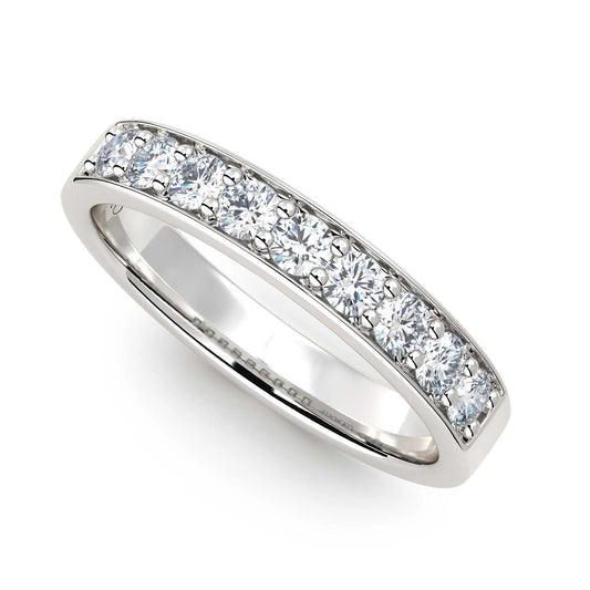 Suokko Timanttikorut -timanttisormus valkokultaa, jossa istutettuna 9 timanttia. Tuotekoodi KR10590A5