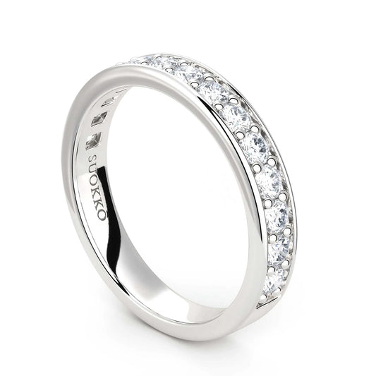 Suokko Timanttikorut -timanttisormus valkokultaa, jossa istutettuna 14 timanttia. Tuotekoodi KR10590A