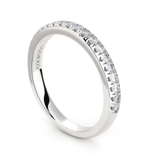 Suokko Timanttikorut -timanttisormus valkokultaa, jossa istutettuna 18 timanttia. Tuotekoodi KR14168B50