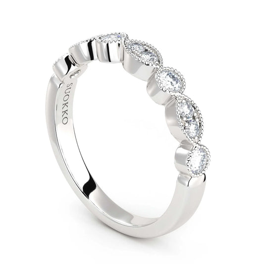 Suokko Timanttikorut -timanttisormus valkokultaa, jossa istutettuna 10 timanttia. Tuotekoodi KR17040A2