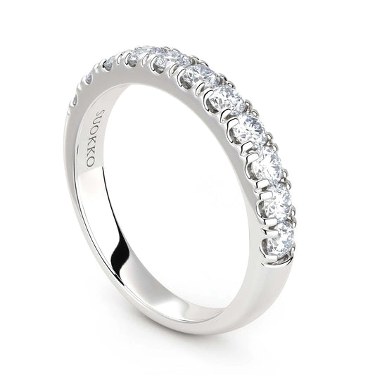 Suokko Timanttikorut -timanttisormus valkokultaa, jossa istutettuna 11 timanttia. Tuotekoodi KR17282B45A3