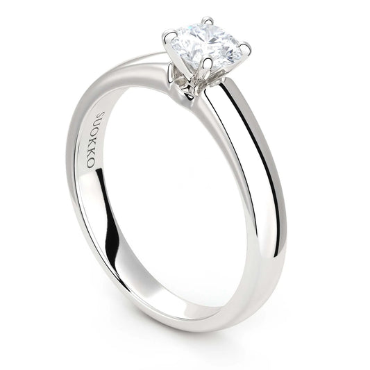 Suokko Timanttikorut -timanttisormus valkokultaa, jossa istutettuna yksi timantti. Tuotekoodi KR17282BR45