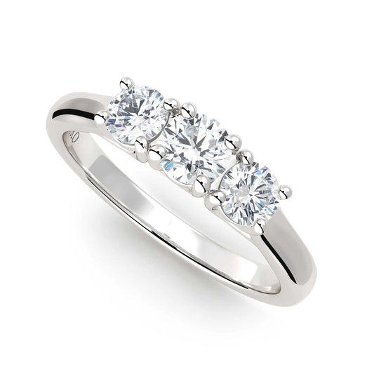 Suokko Timanttikorut -timanttisormus valkokultaa, jossa istutettuna 3 timanttia. Tuotekoodi KR18445BR30