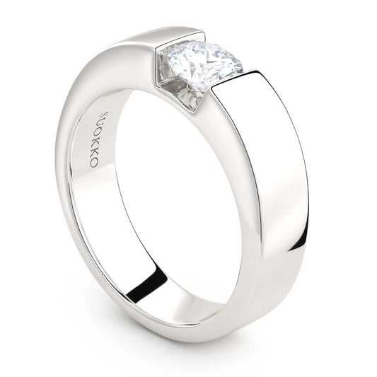 Suokko Timanttikorut -timanttisormus valkokultaa, jossa istutettuna yksi timantti. Tuotekoodi KR18720BR50