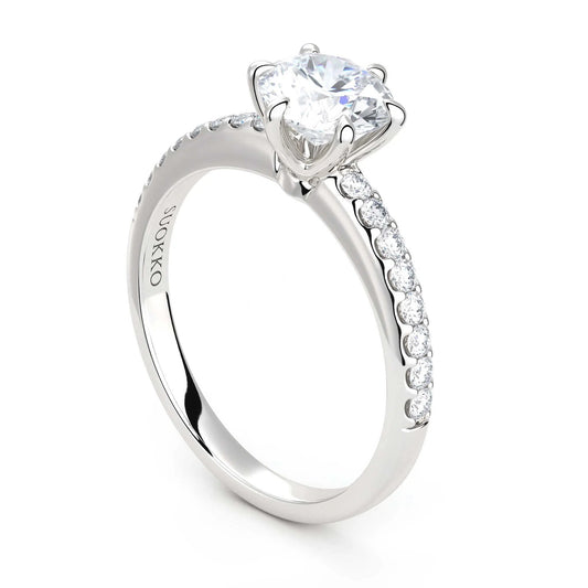 Suokko Timanttikorut -timanttisormus valkokultaa, jossa istutettuna 17 timanttia. Tuotekoodi KR19027BR90