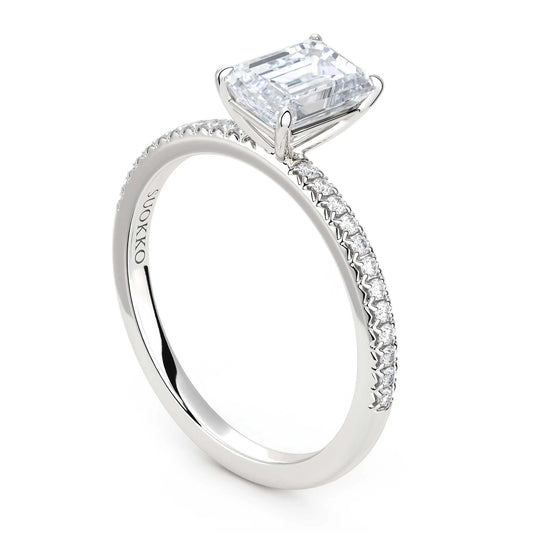 Suokko Timanttikorut -timanttisormus valkokultaa, jossa istutettuna 25 timanttia. Tuotekoodi KR19037EC100