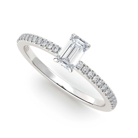 Suokko Timanttikorut -timanttisormus valkokultaa, jossa istutettuna 25 timanttia. Tuotekoodi KR19037EC30