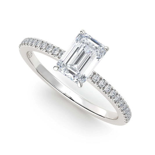 Suokko Timanttikorut -timanttisormus valkokultaa, jossa istutettuna 25 timanttia. Tuotekoodi KR19037EC75