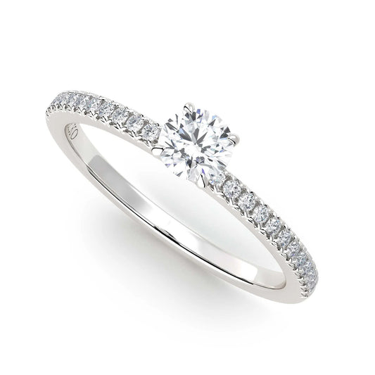 Suokko Timanttikorut -timanttisormus valkokultaa, jossa istutettuna 25 timanttia. Tuotekoodi KR19039BR30