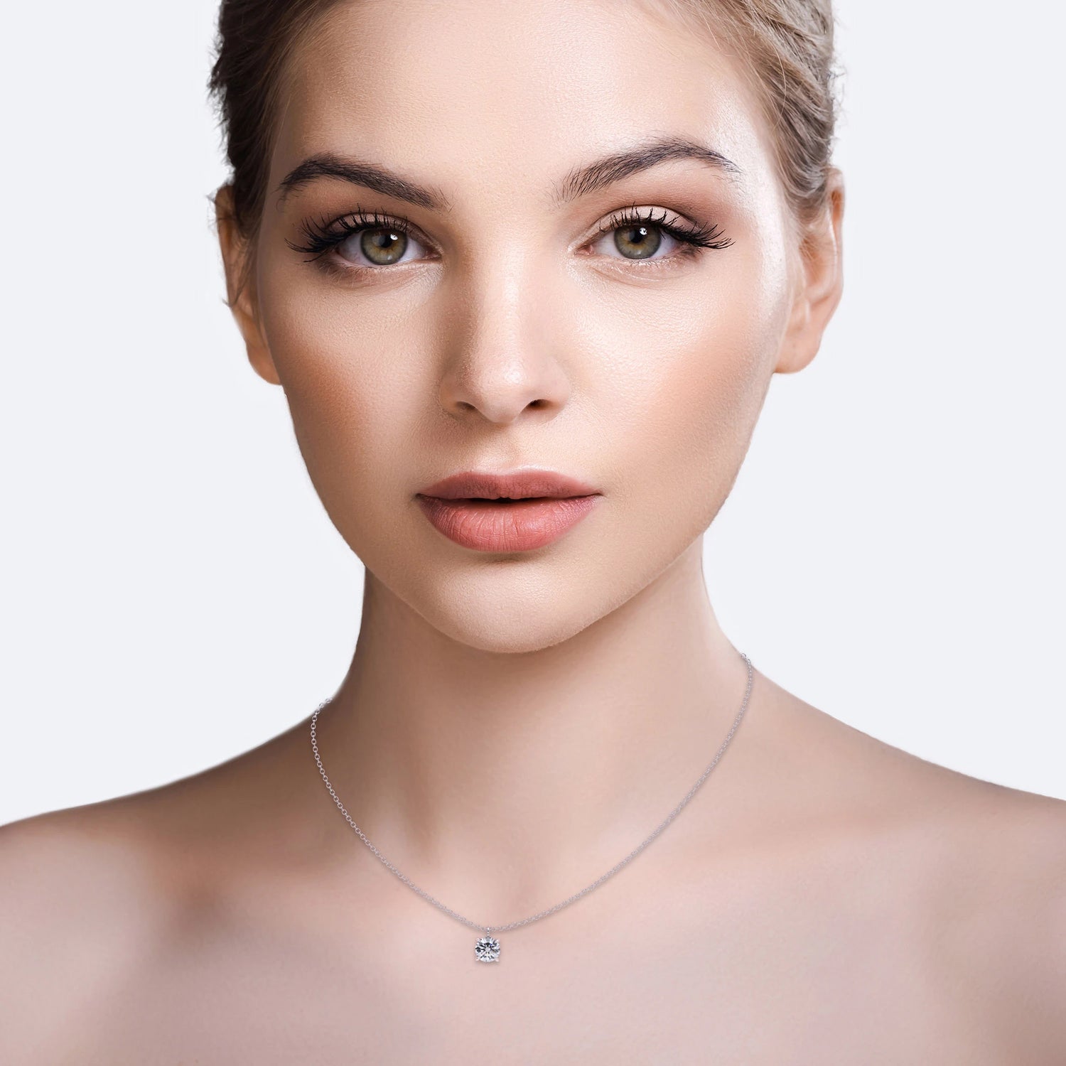 Suokko Timanttikorut -kaulakoru valkokultaa, jossa istutettuna 1 timantti. Tuotekoodi SP077BR30