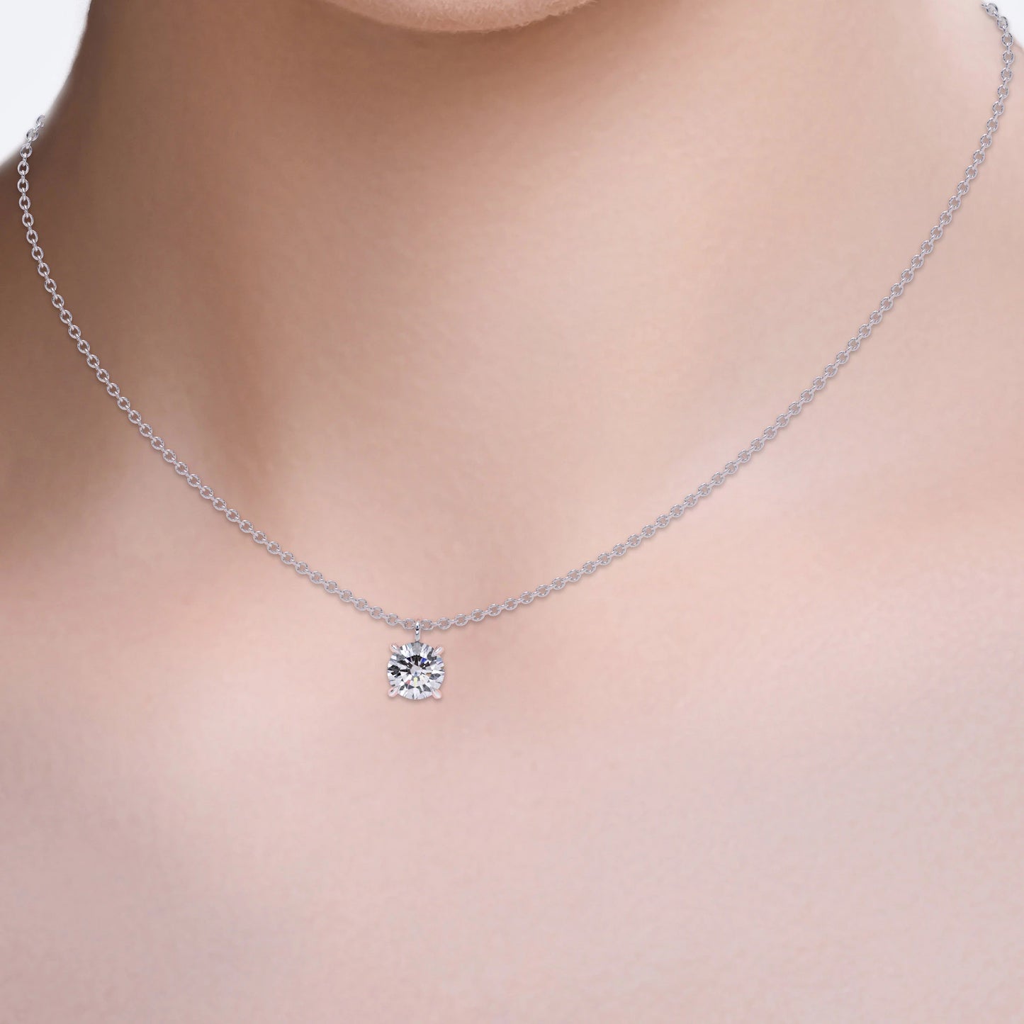 Suokko Timanttikorut -kaulakoru valkokultaa, jossa istutettuna 1 timantti. Tuotekoodi SP077BR30