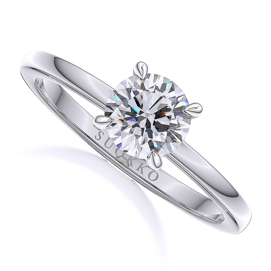 Suokko Timanttikorut -timanttisormus valkokultaa, jossa istutettuna 1 timantti. Tuotekoodi SR001BR100