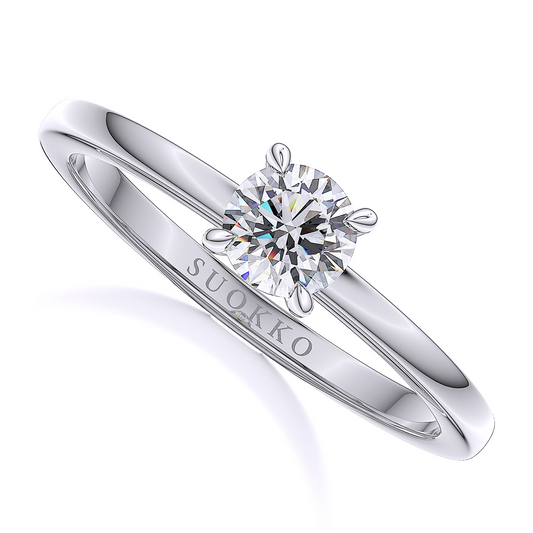 Suokko Timanttikorut -timanttisormus valkokultaa, jossa istutettuna 1 timantti. Tuotekoodi SR001BR50