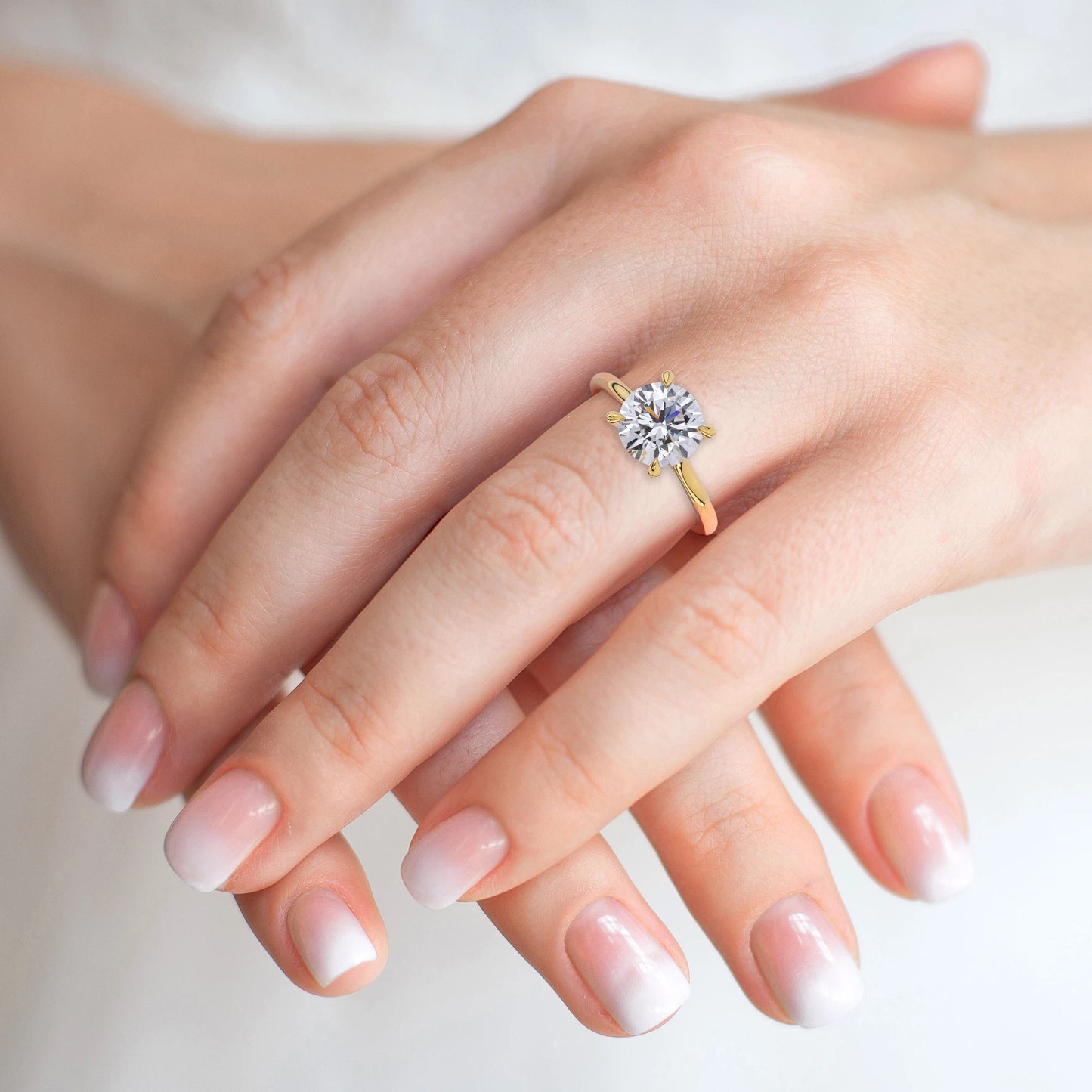 Suokko Timanttikorut -timanttisormus keltakultaa, jossa istutettuna 25 timanttia. Tuotekoodi SR222BR300