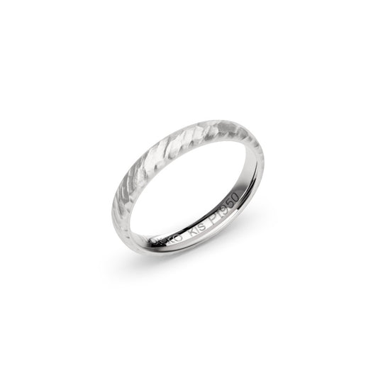 Kuura – platinainen sormus, sivulta