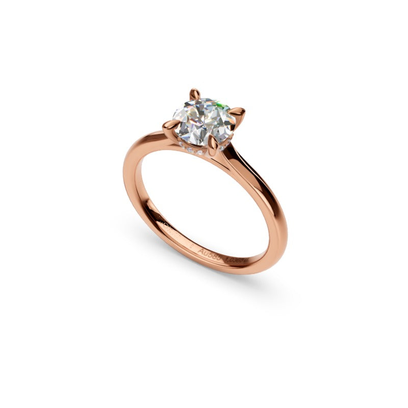 Amanda S A BR100 13 – ruusukultainen solitaire-sormus, toiselta sivulta