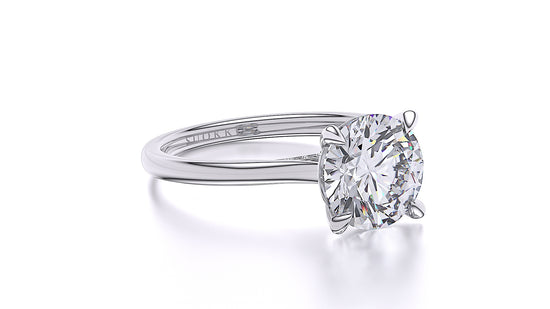 Suokko Timanttikorut -timanttisormus valkokultaa, jossa istutettuna 25 timanttia. Tuotekoodi SR222BR300