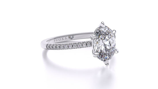 Suokko Timanttikorut -timanttisormus valkokultaa, jossa istutettuna 23 timanttia. Tuotekoodi SR008OV200